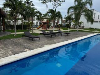 House in front of the Maya Playa del Carmen train - Cedro - 5