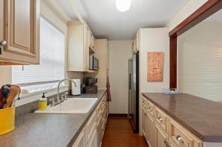Vintage Cottage & Modern Touches - Tampa - 3