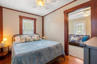 Vintage Cottage & Modern Touches - Tampa - 5
