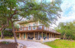 Willie's Hill Country Hideaway - Family Stay for 8 with Hot Tub & Fire Pit - Wimberley - 0