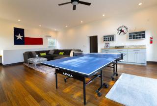 Willie's Hill Country Hideaway - Family Stay for 8 with Hot Tub & Fire Pit - Wimberley - 8