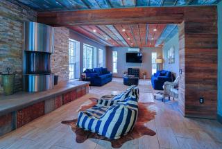 Willie's Hill Country Hideaway - Family Stay for 8 with Hot Tub & Fire Pit - Wimberley - 4