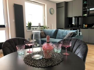 Komfortowy apartament Osiedle Lecha- garaż podziemny, balkon ,wejście 24h kod ,centrum, targi ,faktura - Kielce - 0