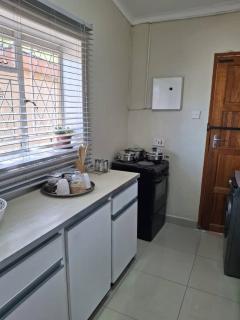 Modern & Secure Home in the Heart of Francistown - Francistown - 2
