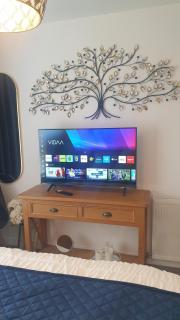 Entire Spacious 3-Bed Family Home, City Centre, Free Parking, Garden - Glasgow - 4