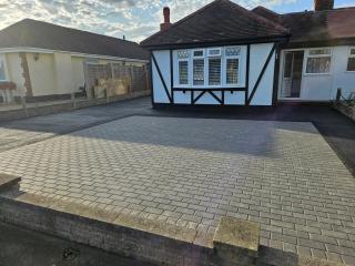 A Bright and Spacious Gem - Staines - 7