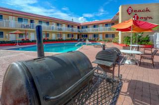 Beach and Town Motel - 6