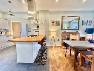 Penmorfa -4 Bed-3 Bath-Coastal Retreat Sleeps 9 - Trearddur - 2