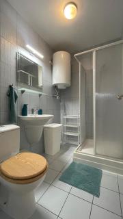 HollidayVillage 5B - - 8