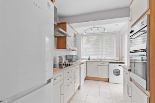 Pebble Corner with Free Parking By My Getaways - Worthing - 3