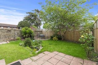 Pebble Corner with Free Parking By My Getaways - 1