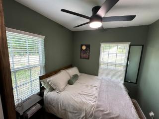 The Birds Nest - Cozy Cabin w Hot Tub - 5