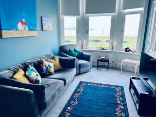 Seaview one bedroom apartment in centre of Largs - Largs - 0