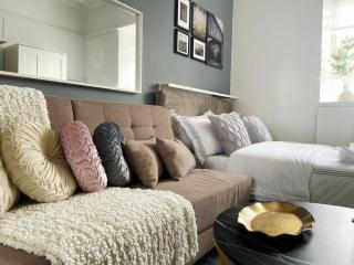 Fully Equipped Premium Suite in Quezon City - Manila - 0