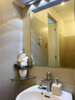 Fully Equipped Premium Suite in Quezon City - Manila - 9