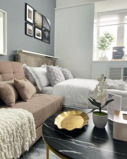 Fully Equipped Premium Suite in Quezon City - Manila - 6