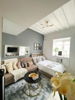Fully Equipped Premium Suite in Quezon City - Manila - 1
