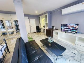 Cozy Private Family Apartment in Bangkok CBD Silom-Sathorn - 240m to BTS Saint Louis - 4