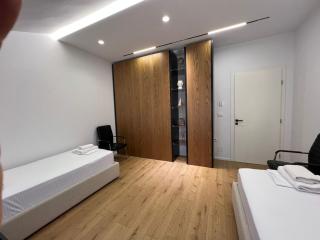 Dennys Apartments Villa at Komuna e Parisit - Tirana - 2
