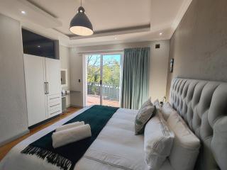 3 Cradock Road - - 9