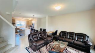 Calgary Airport Getaway Spacious 3BR Full Home - Calgary - 0