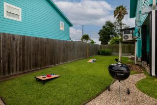 Nr Beach Pier Oasis Game Tables Yard Bbq - Galveston - 6