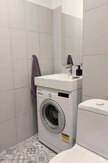 Sunny apartment, 3-bedrooms, free parking - Riga - 2