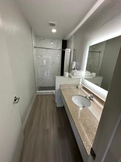 Summit Inn - Dayton - 3