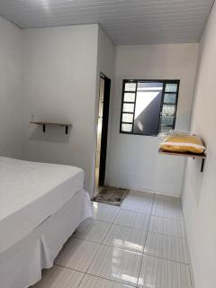 kitinete -01 quarto com cama de casal, banheiro privativo - Trindade - 4