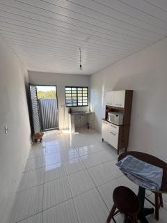 kitinete -01 quarto com cama de casal, banheiro privativo - Trindade - 1