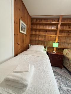 M1 - Twin Private Room with Shared Bathroom - 6