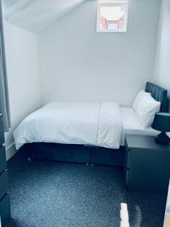 Sterling House - by Eazystays - Crewe - 1