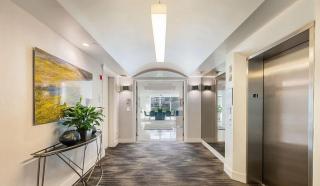 Three Bedrooms Ocean Avenue Luxury Apartment - 9