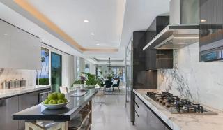 Three Bedrooms Ocean Avenue Luxury Apartment - Los Angeles - 1