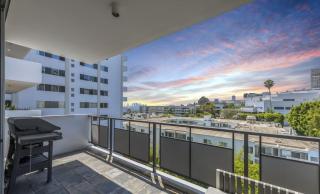 Two Bedrooms Two Baths Luxury Apartment - Los Angeles - 1