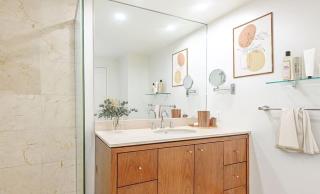Two Bedrooms Two Baths Luxury Apartment - Los Angeles - 3