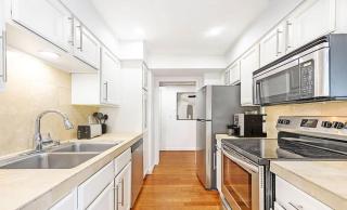 Two Bedrooms Two Baths Luxury Apartment - Los Angeles - 6