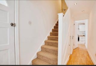 3 Bedroom House Northolt - - 3