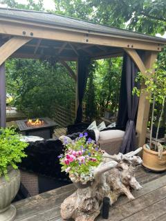 Seas The Day HOT TUB PETS BBQ BEACHES ALL PRIVATE Lower Gibsons The Bay - Gibsons - 1