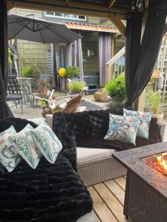 PRIVATE HOUSE Seas The Day HOT TUB PETS BBQ BEACHES Artists Studio Lower Gibsons The Bay - 3