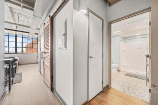 Studio Apt In DT l Parking l Fast Wi-fi l Café - Cleveland - 3