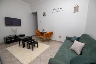 Kira Modern Elegance - 1