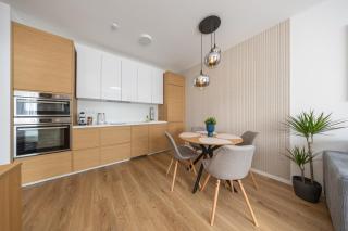 Central Bratislava Apt - Cozy Stay with Parking - Bratislava - 8