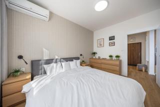 Central Bratislava Apt - Cozy Stay with Parking - Bratislava - 7