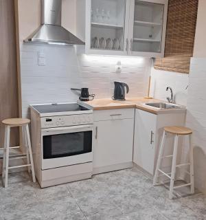 Your Cozy Base Just Around the Corner from Piraeus Port - Pireo - 5