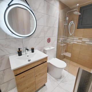 Your Cozy Base Just Around the Corner from Piraeus Port - Pireo - 4