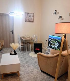 Your Cozy Base Just Around the Corner from Piraeus Port - Pireo - 1