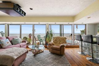 Coastal Charm Lobster Chateau - Swampscott - 9