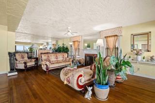 Coastal Charm Lobster Chateau - Swampscott - 4