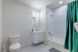 Vibrant Visit 4BR, 4bath, Park 2cars FREE| 20% OFF - East Orange - 4